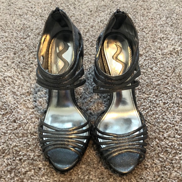 🌺 Nina Women’s High Heels Silver Size 8 1/2 - Picture 2 of 8